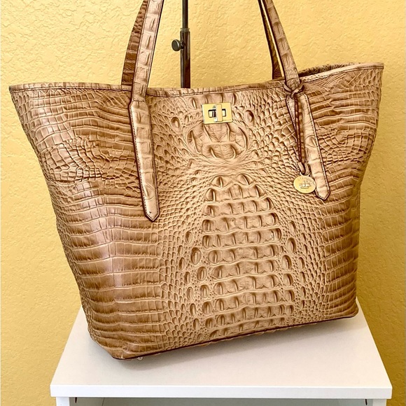 💙🌞EUC Brahmin Annika Croc Embossed Leather XL Tote in Chino🌞💙 - Picture 1 of 11